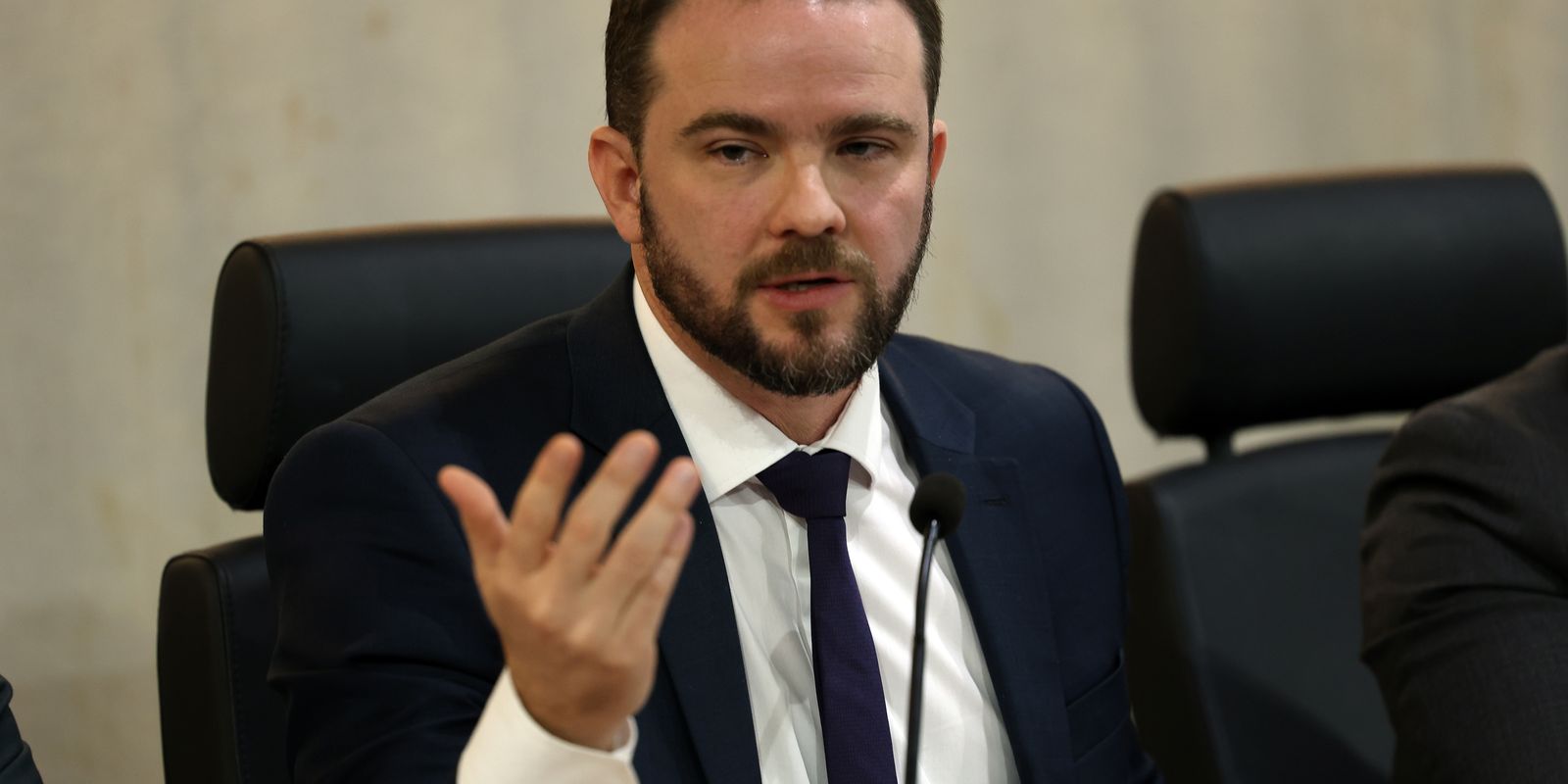 Governo eleva imposto do cigarro para bancar querosene e biodiesel Imagem referente a Governo eleva imposto do cigarro para bancar querosene e biodiesel