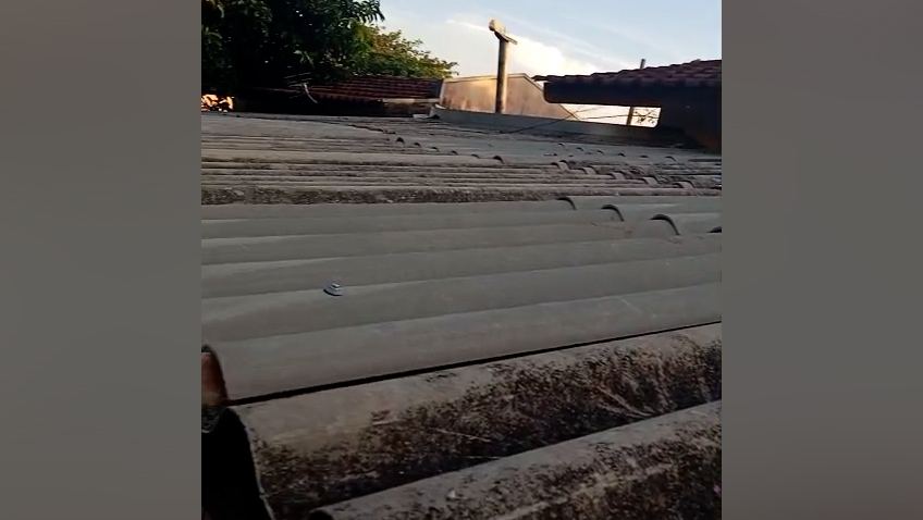 Pedras são jogadas contra telhado de residência e moradora e busca solução no Cascavel Velho