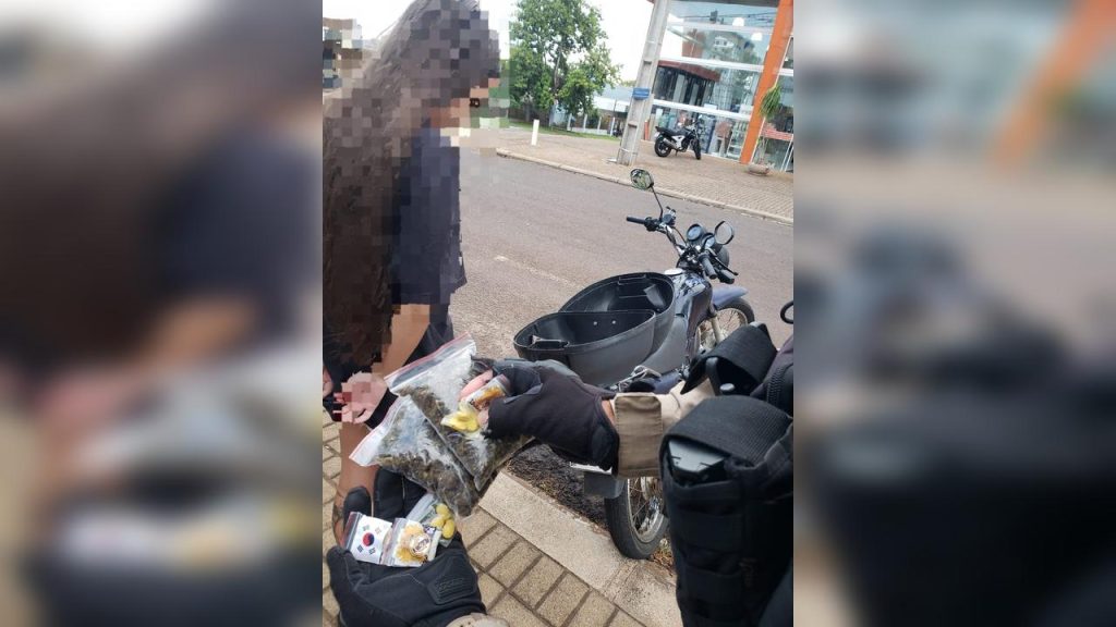 Operação da GOTRAN resulta em prisão por tráfico após fuga de motociclista na Região Oeste