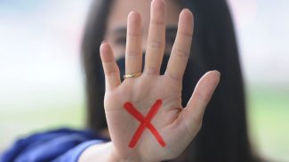 RJ: combate à violência contra mulher terá gesto de socorro com a mão