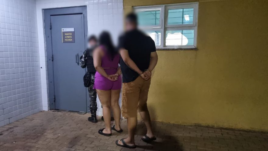 Homem e mulher são detidos após buscas do Pelotão de Choque no Bairro Cascavel Velho
