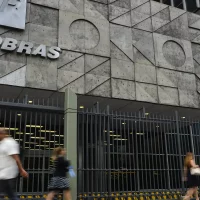 Imagem referente a Petrobras destitui diretor de área que vendeu gás com 100% de ágio