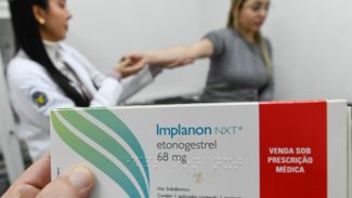 SUS qualifica profissionais para ampliar oferta de implantes hormonais