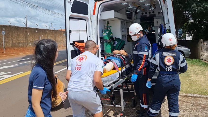 Motociclista é atropelado após colisão com caminhonete na Rua do Cowboy