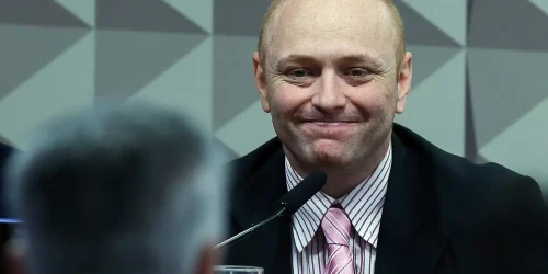 Imagem referente a Moraes homologa redução da pena de hacker após aprovação no Enem