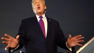 Trump recua e aceita suspender ataques ao Irã por duas semanas Trump recua e aceita suspender ataques ao Irã por duas semanas