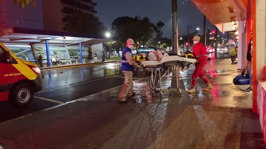 Homem sofre queda de escada durante manutenção em loja no Centro de Cascavel
