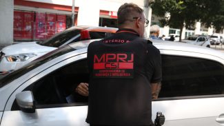 PMs do Rio são denunciados por desviar armas apreendidas em operações