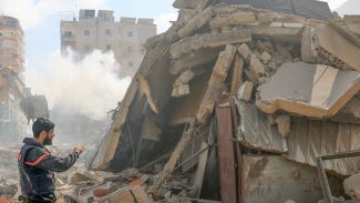 Israel mantém bombardeios no Líbano após cessar-fogo Israel mantém bombardeios no Líbano após cessar-fogo