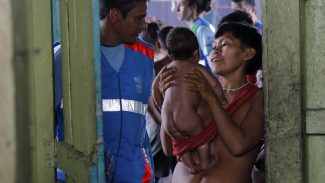 Óbitos por malária na terra Yanomami caíram 80% em 2025, diz governo Óbitos por malária na terra Yanomami caíram 80% em 2025, diz governo