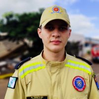 Pé amputado, carro dentro de mercearia e estrutura desabada: Oficial fala sobre grave acidente Imagem referente a Pé amputado, carro dentro de mercearia e estrutura desabada: Oficial fala sobre grave acidente