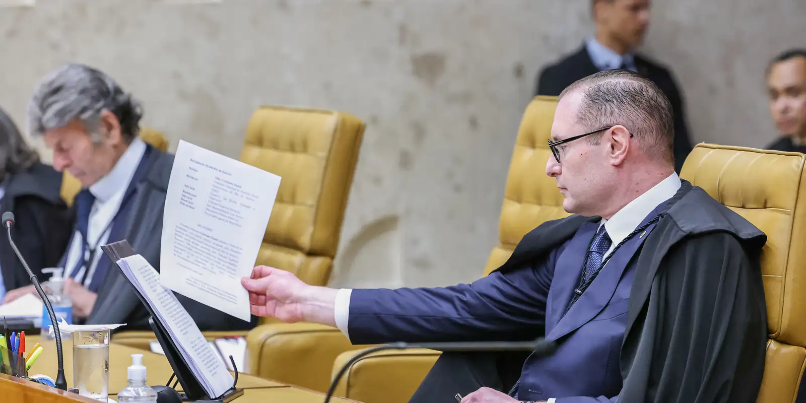Zanin vota a favor de eleições diretas para governador do Rio Zanin vota a favor de eleições diretas para governador do Rio