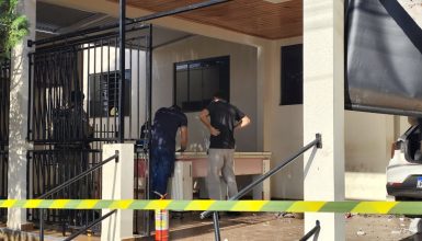 Imagem referente a Autoridades fazem teste do bafômetro em condutor de HB20 que arrastou motociclista para dentro de mercearia