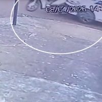 Novas imagens mostram choque contra mercaria e motociclista sendo arrastado Imagem referente a Novas imagens mostram choque contra mercaria e motociclista sendo arrastado