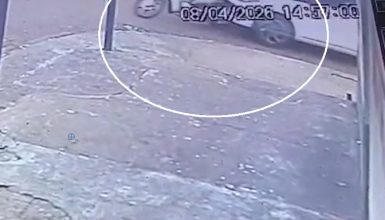 Novas imagens mostram choque contra mercaria e motociclista sendo arrastado Imagem referente a Novas imagens mostram choque contra mercaria e motociclista sendo arrastado