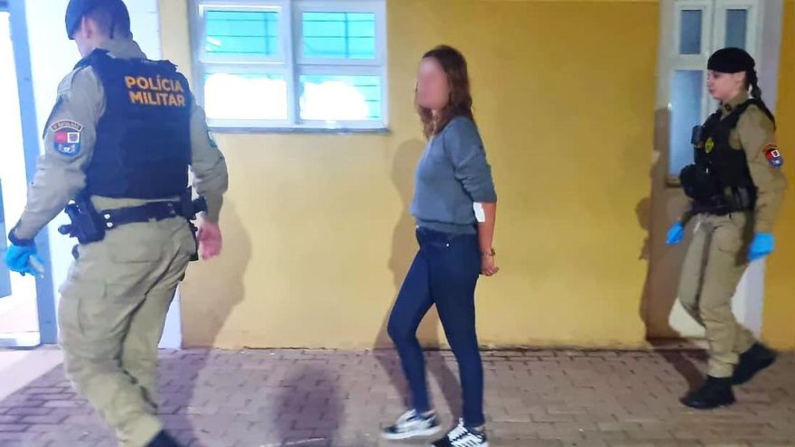 Mulher é detida após agredir a própria mãe e investir contra policiais no Interlagos