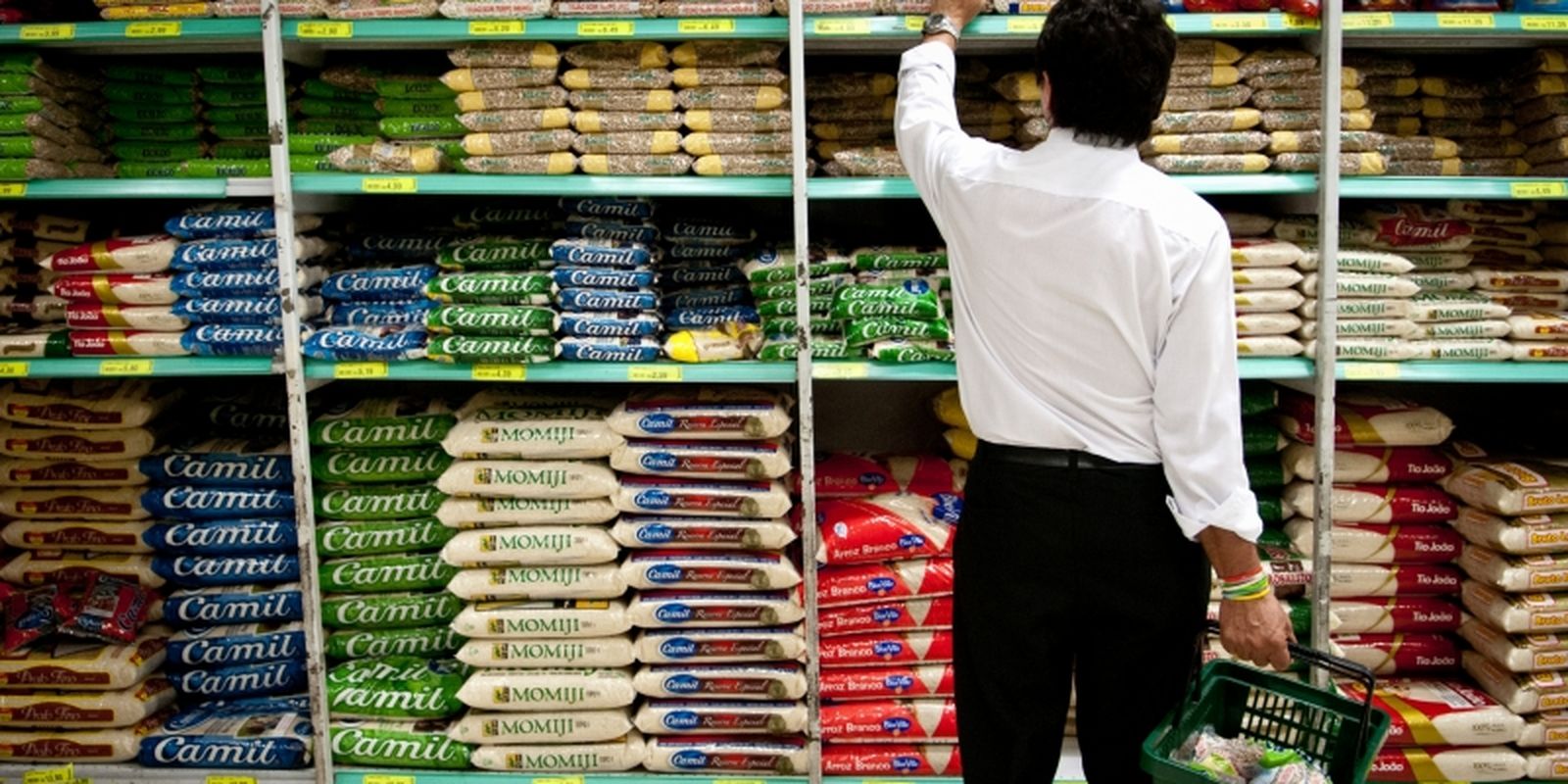 Excesso de chuvas causa aumento no preço do feijão Imagem referente a Excesso de chuvas causa aumento no preço do feijão
