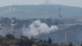 Hezbollah volta a atacar Israel após violação do cessar-fogo no Líbano Hezbollah volta a atacar Israel após violação do cessar-fogo no Líbano