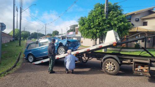 Mobi e Brasília se envolvem em colisão no Pioneiros Catarinenses Imagem referente a Mobi e Brasília se envolvem em colisão no Pioneiros Catarinenses