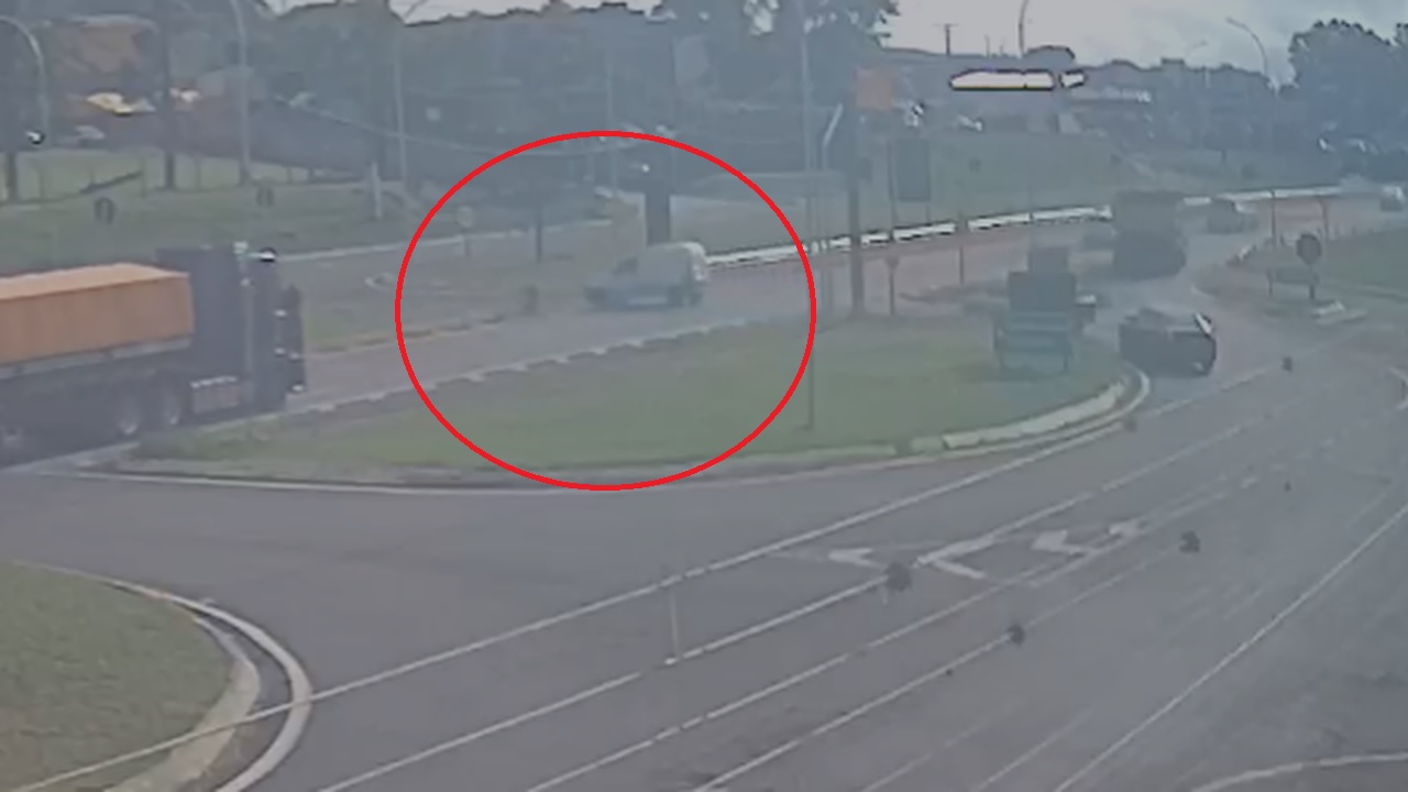 Imagem referente a Câmera registra acidente de trânsito no Trevo da Portal