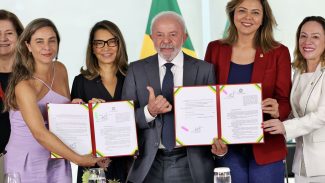 Lula sanciona leis para fortalecer combate à violência contra mulheres