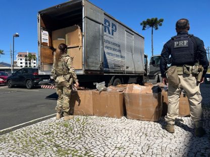 PRF e FICCO/PR apreendem quase 300 kg de skunk no Paraná