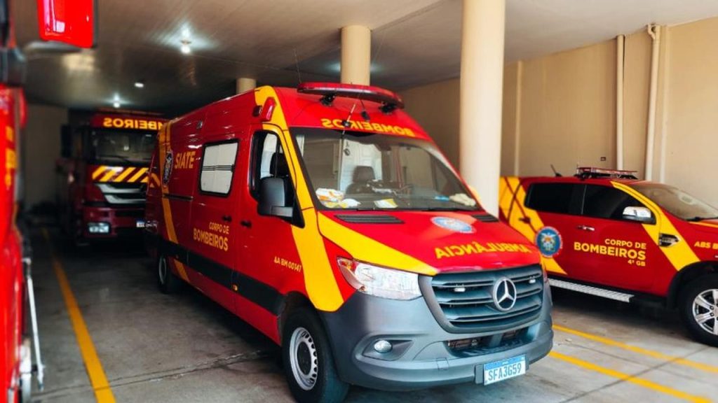 Mulher passa mal e é socorrida pelos bombeiros na Rua General Osório