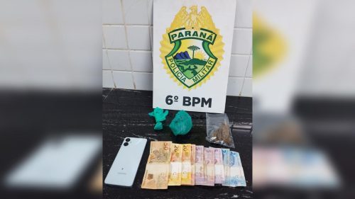 Homens vão algemados à Delegacia após resistência em abordagem contra o tráfico de drogas no Floresta Homens vão algemados à Delegacia após resistência em abordagem contra o tráfico de drogas no Floresta