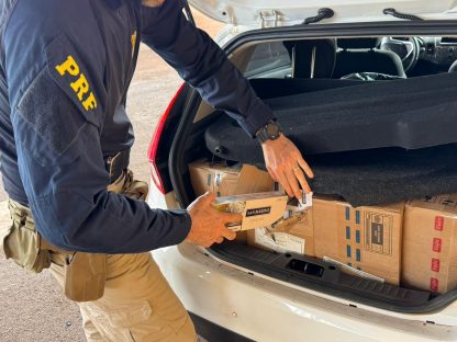 PRF prende contrabandista que tentou se esconder em conveniência de posto na BR-163