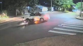 Câmera registra momento em que motociclista morre em acidente no Brasília