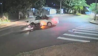 Câmera registra momento em que motociclista morre em acidente no Brasília Imagem referente a Câmera registra momento em que motociclista morre em acidente no Brasília
