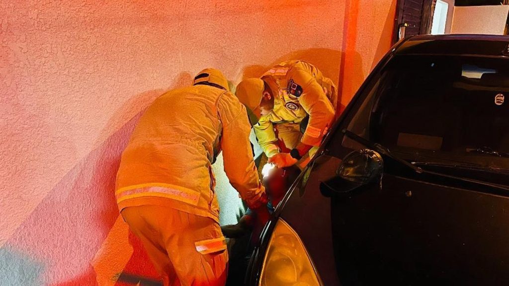 Homem fica ferido após queda ao sair de bar no Portal da Foz Homem fica ferido após queda ao sair de bar no Portal da Foz