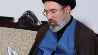 Khamenei reforça que Estreito de Ormuz terá novas regras para passagem Khamenei reforça que Estreito de Ormuz terá novas regras para passagem