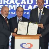 Imagem referente a Lula sanciona lei do marco regulatório da vacina contra o câncer