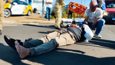 Motociclista é encaminhado ao HU após acidente na Rua Domiciano Theobaldo Bresolin Imagem referente a Motociclista é encaminhado ao HU após acidente na Rua Domiciano Theobaldo Bresolin