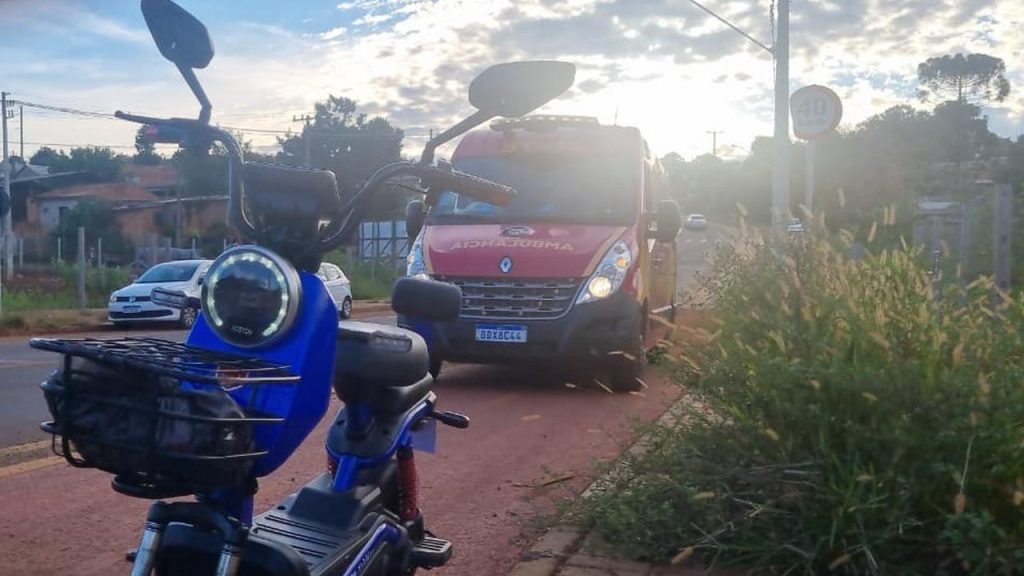 Monte de terra vira obstáculo e derruba mulher de scooter elétrica no Interlagos