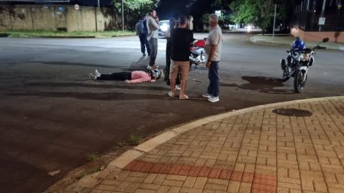 Mulher fica ferida após acidente na Rua da Bandeira em Cascavel