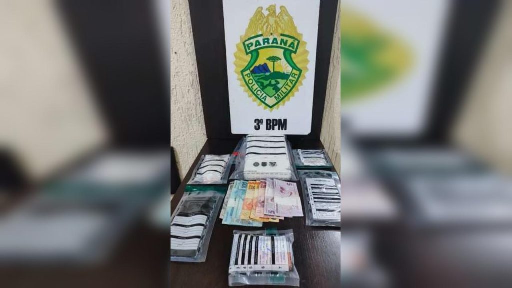 Polícia Militar descobre esquema de tráfico após abordagem e apreende droga em Pato Branco