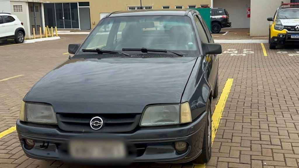 Kadett furtado de manhã é recuperado horas depois em Cascavel