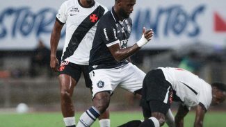 Após atraso devido à chuva, Remo e Vasco empatam pelo Brasileirão Após atraso devido à chuva, Remo e Vasco empatam pelo Brasileirão