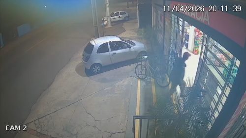 Câmeras flagraram furto em farmácia no Bairro Parque São Paulo