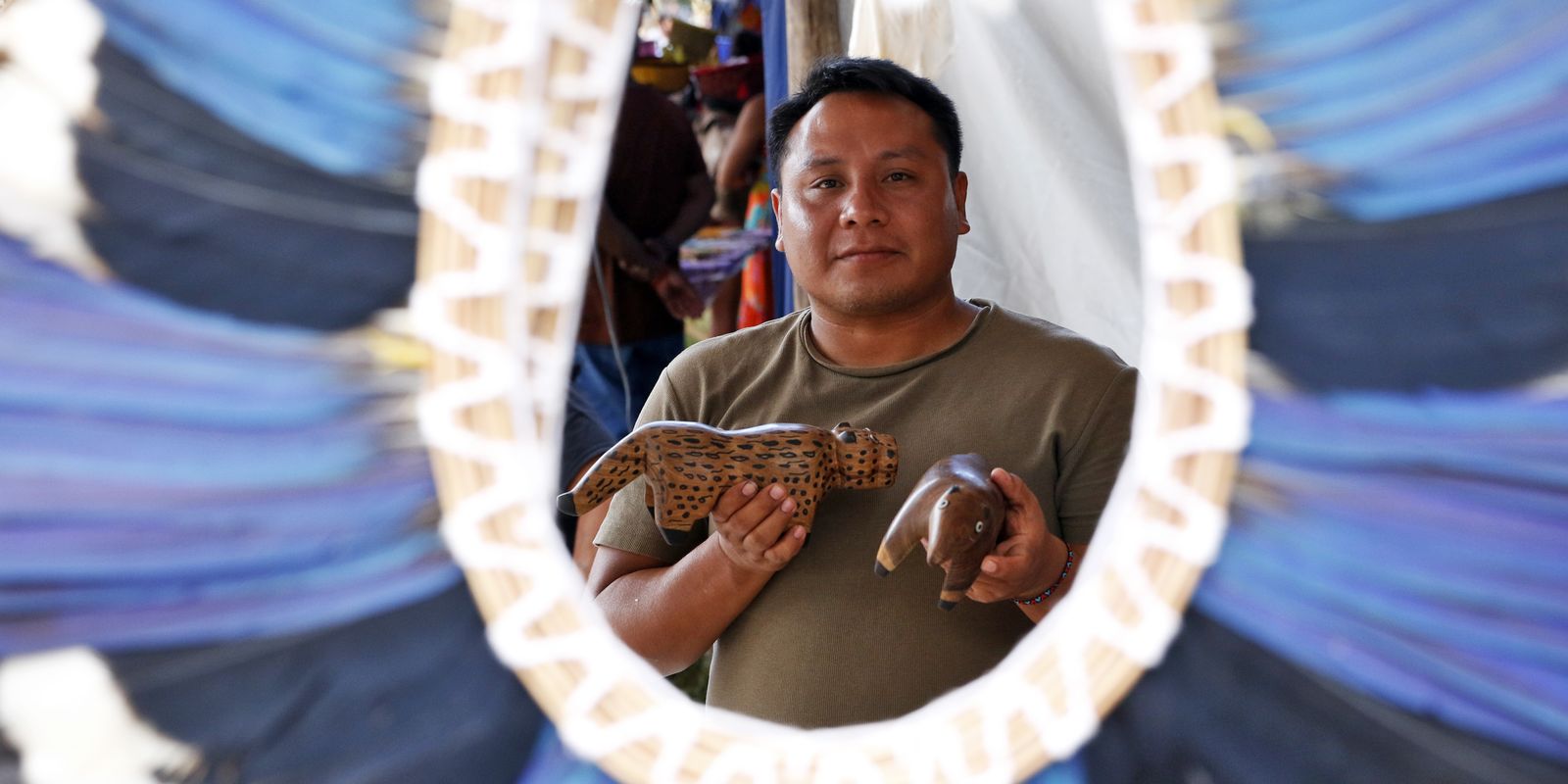 Indígenas relatam que desmatamento impacta produção de cocares Indígenas relatam que desmatamento impacta produção de cocares