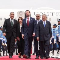 Imagem referente a Sem acordo de paz entre EUA e Irã, Trump promete fechar Ormuz