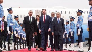 Sem acordo de paz entre EUA e Irã, Trump promete fechar Ormuz