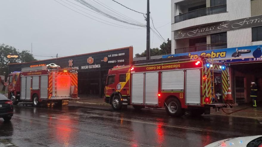 Incêndio mobiliza Corpo de Bombeiros na Rua Cuiabá
