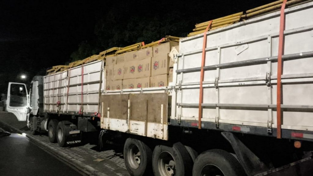 Caminhão com carga ilegal de cigarros é interceptado pela ROTAM na PRC 158