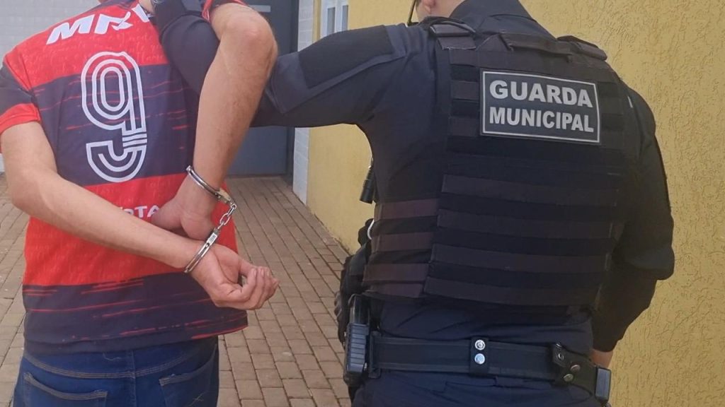 Homem é detido após agredir a companheira no Santo Onofre
