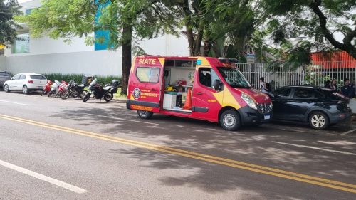 Colisão deixa homem ferido na Rua Jacarezinho em Cascavel Imagem referente a Colisão deixa homem ferido na Rua Jacarezinho em Cascavel