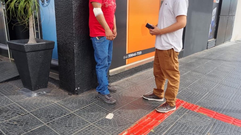 Homem fica ferido ao ser atropelado na Rua Rio Grande do Sul