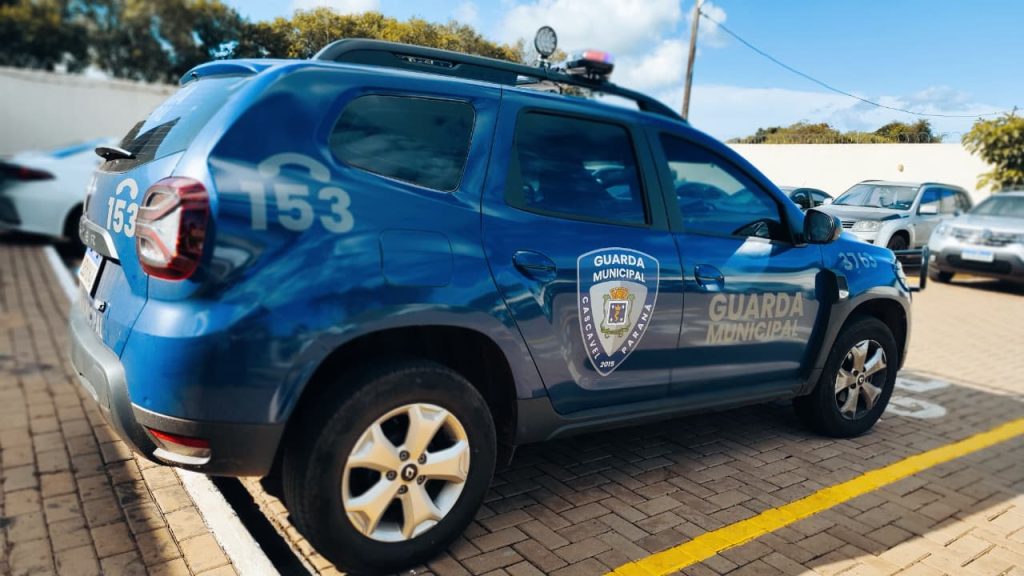 Após ter esmola negada, homem ameaça adolescente na Avenida Brasil e acaba preso